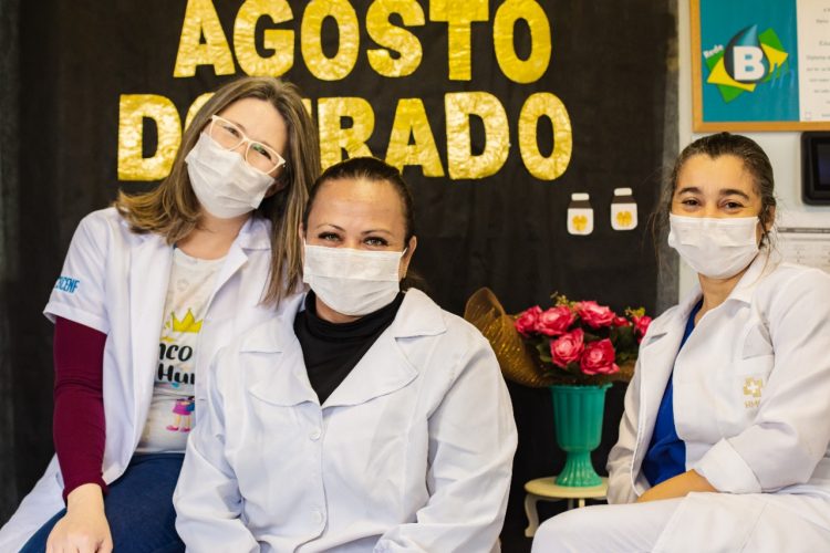 Mães doadoras de leite participam de ação em lembrança do Agosto Dourado