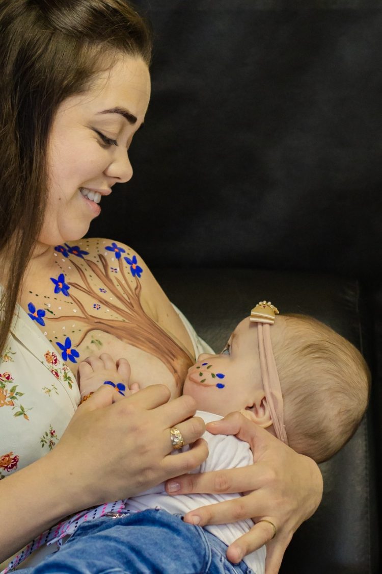 Mães doadoras de leite participam de ação em lembrança do Agosto Dourado