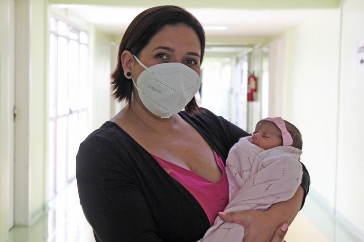 Mães doadoras de leite participam de ação em lembrança do Agosto Dourado