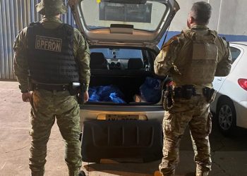 BPFRON e PF apreendem carro com produtos estrangeiros