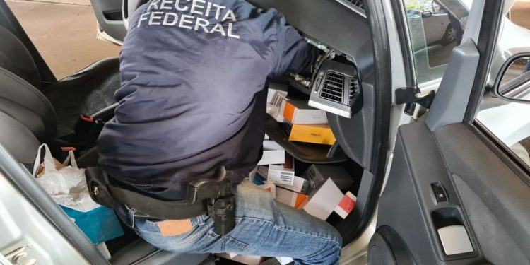 Receita Federal encaminha seis veículos carregados de mercadoria estrangeira