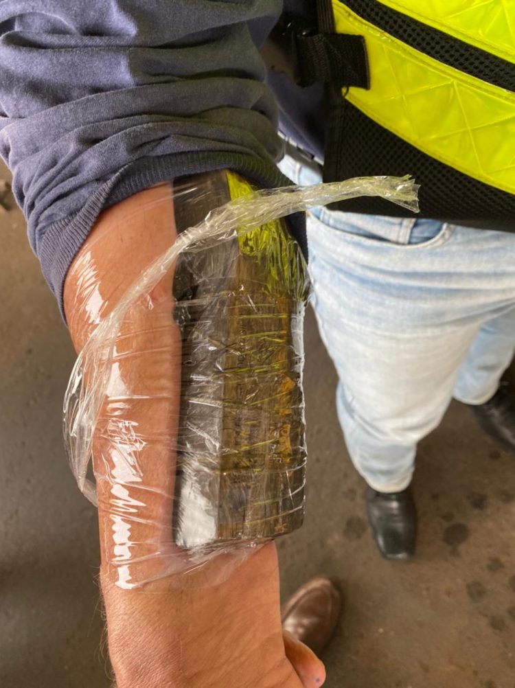 Mototaxista paraguaio é flagrado na Ponte da Amizade com mais de R$ 40 mil