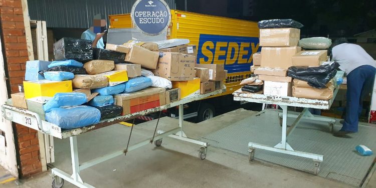 Receita Federal apreende mercadorias avaliadas em R$80 mil durante repressão no centro de distribuição dos Correios