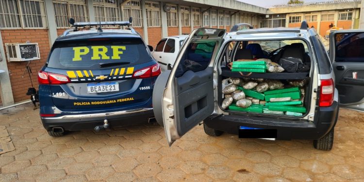 Casal iguaçuense é preso pela PRF levando droga para Curitiba