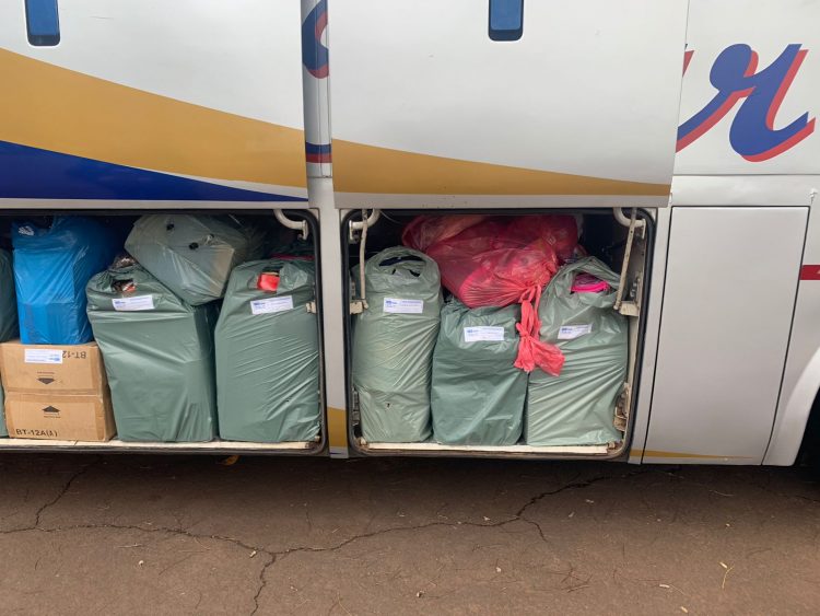 Três ônibus de turismo são retidos com mercadorias descaminhadas