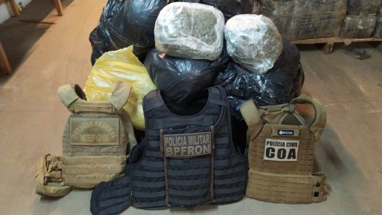 Embarcação carregada com maconha no Rio Paraná é flagrada pelo helicóptero da PF