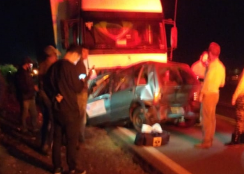 Acidente entre dois carros e carreta deixa três mortos em Medianeira