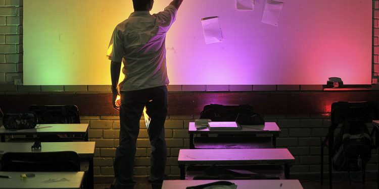 Encceja: Inep disponibiliza apostilas para estudo