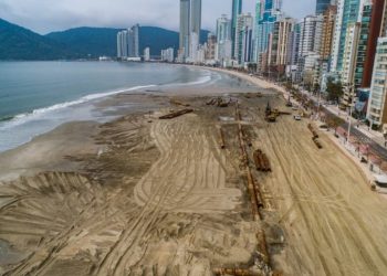 Balneário Camboriú começa a se despedir da sombra dos “arranhas-céu” na areia