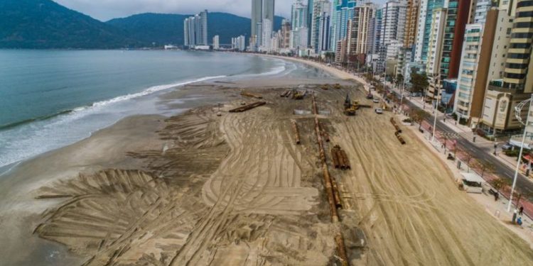Balneário Camboriú começa a se despedir da sombra dos “arranhas-céu” na areia