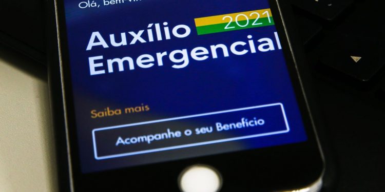 Trabalhadores nascidos em maio podem sacar auxílio emergencial