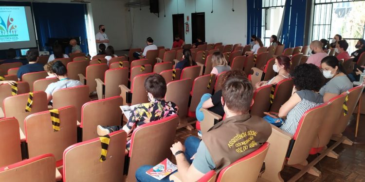 Trabalhadores iniciam a elaboração do novo Plano Municipal de Assistência Social