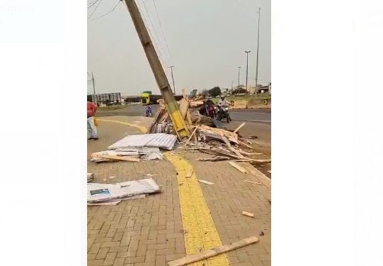 Motorista confuso mentalmente quase tomba caminhão no Charrua