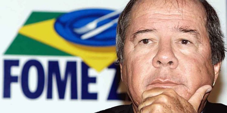 Publicitário Duda Mendonça morre aos 77 anos