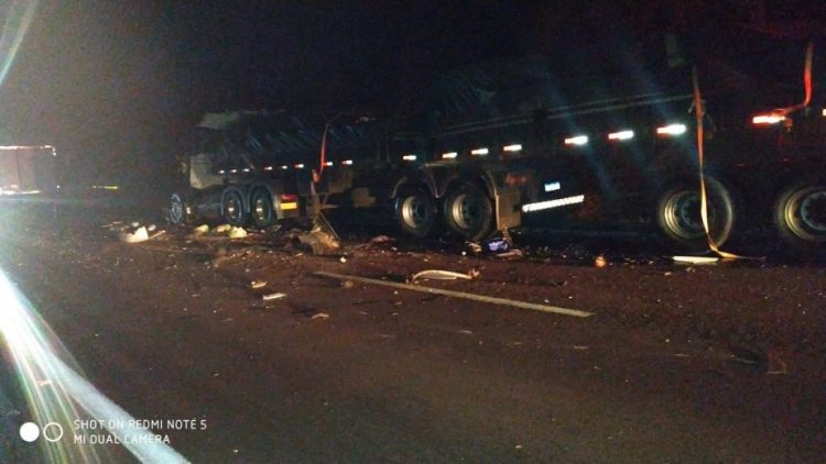 Acidente envolvendo vários veículos tem morte e muitos feridos na BR-277