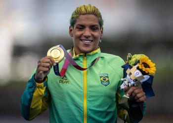 Direto de Tóquio: Ana Marcela Cunha é ouro na maratona aquática
