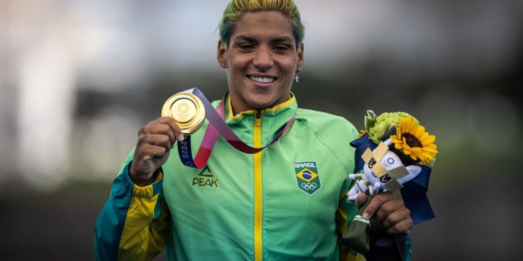 Direto de Tóquio: Ana Marcela Cunha é ouro na maratona aquática