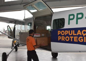 Saúde inicia distribuição de mais de 400 mil vacinas contra a Covid-19