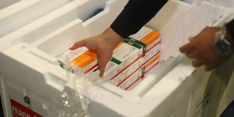 Novas doses de vacina contra a Covid-19 chegam ao Paraná