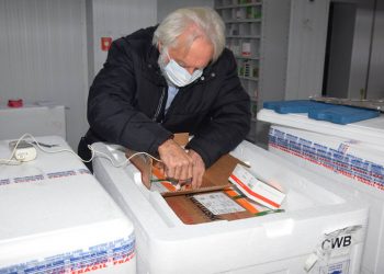 95,4 mil doses de vacinas contra Covid-19 chegam ao Paraná; mais 107,6 mil desembarcam à noite