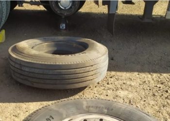 Borracheiro é arremessado por oito metros depois de pneu explodir e morre no Paraná