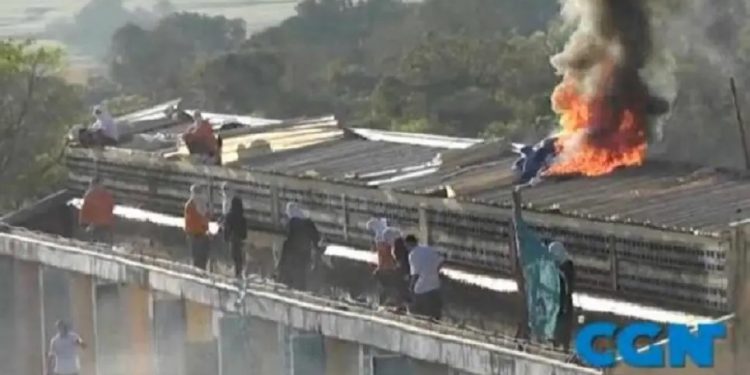 Estado deve indenizar mãe e esposa de preso que foi decapitado em rebelião de Cascavel