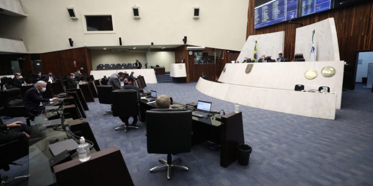 Projeto que institui o ensino domiciliar no Paraná é aprovado em 1º turno