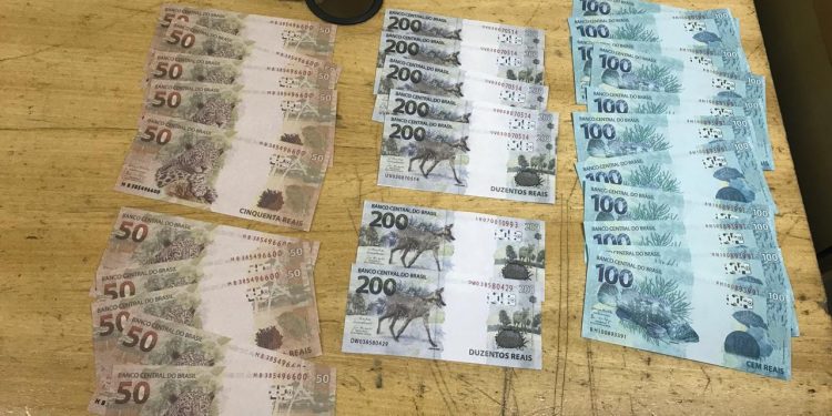 PF prende homem com R$ 3 mil em cédulas falsas recebidas pelos Correios