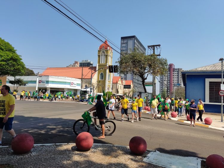Manifestantes pró-governo vão às ruas em Foz contra o STF e por voto impresso