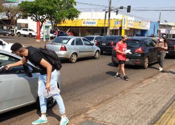 Manifestantes contra o Governo Federal realizam ato em bairros de Foz