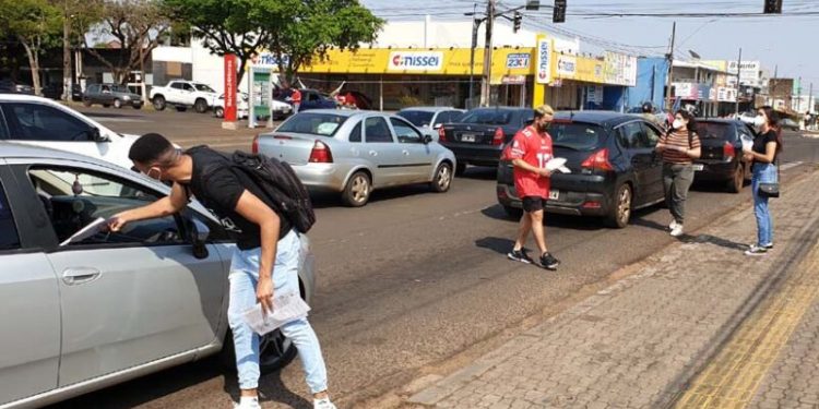 Manifestantes contra o Governo Federal realizam ato em bairros de Foz