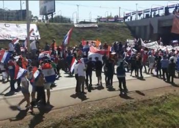 Grupo vai às ruas de CDE contra interferência de Horácio Cartes nas eleições municipais