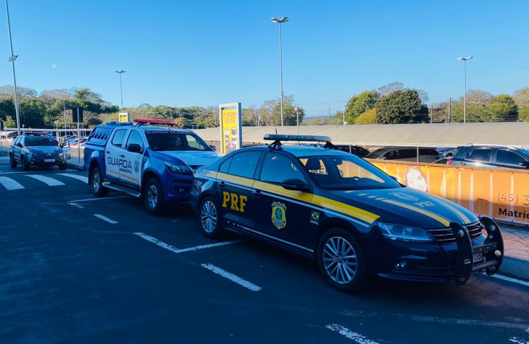 Motoristas de App irregulares passam a ser fiscalizados no Aeroporto de Foz do Iguaçu