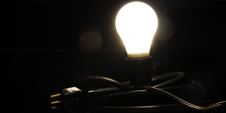 Aneel cria nova bandeira tarifária, e conta de luz fica mais cara a partir desta quarta, 1°