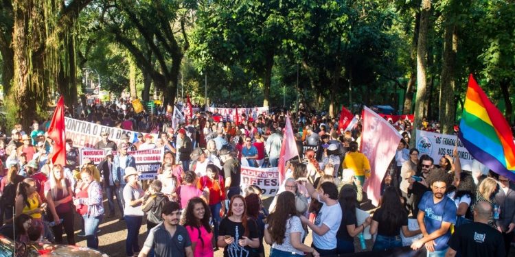 Protesto em Foz vai reunir servidores públicos de todo o Paraná no “Dia do Basta!”