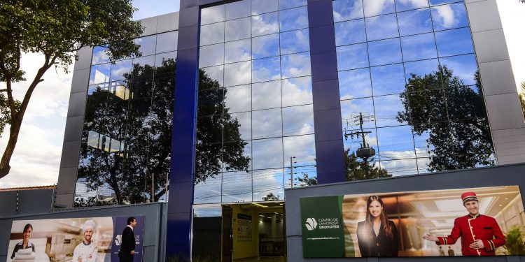 Sindhotéis lança cursos presenciais em hotelaria, gastronomia e turismo