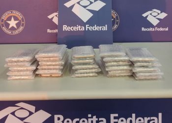 27 celulares escondidos em veículos são apreendidos pela Receita Federal