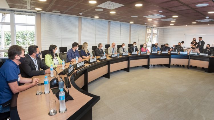 Itaipu reforça compromisso com a população em encontro inédito com vereadores de Foz