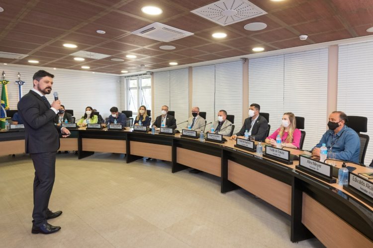 Itaipu reforça compromisso com a população em encontro inédito com vereadores de Foz