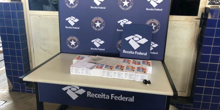 Receita Federal apreendeu uma moto e celulares na Ponte da Amizade