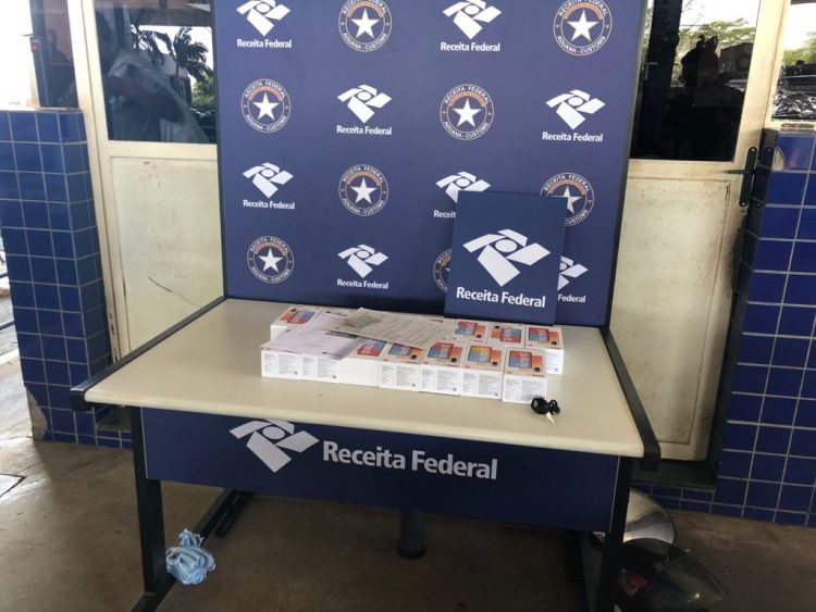 Receita Federal apreendeu uma moto e celulares na Ponte da Amizade