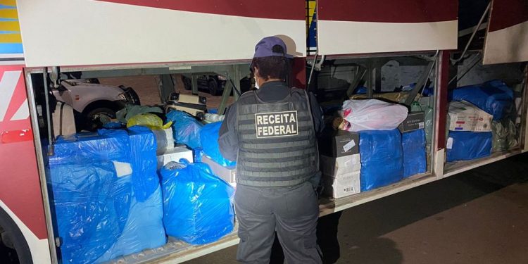 Ônibus monitorado por drone da Receita Federal foi retido na BR-277