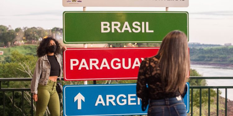 Marco das 3 Fronteiras recebeu mais de 7 mil pessoas no feriadão