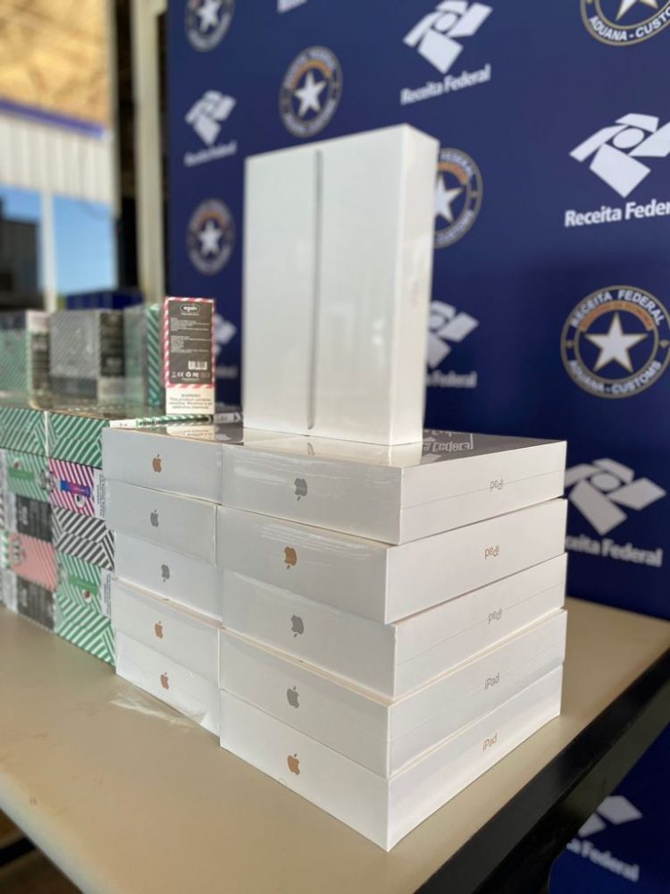 Mercadorias escondidas em fundo falso são apreendidas pela Receita e Polícia Federal na Ponte da Amizade