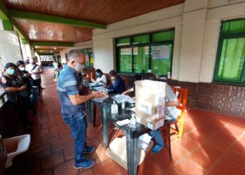 Argentinos vão às urnas escolher candidatos a deputado e senador