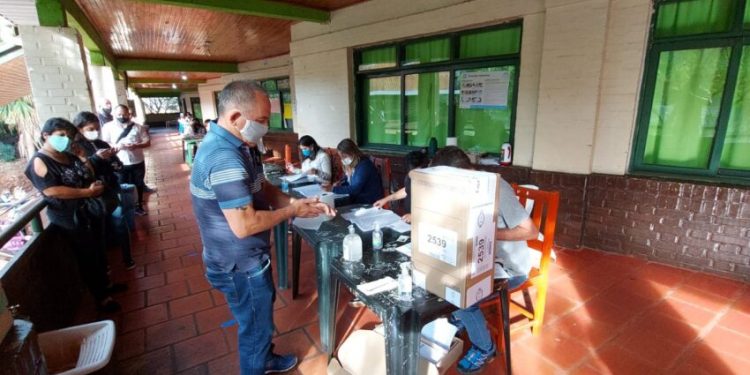 Argentinos vão às urnas escolher candidatos a deputado e senador