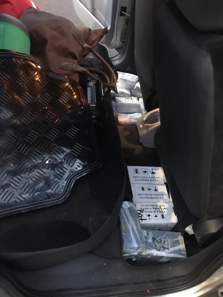 Carro carregado de eletrônicos é apreendido pela Receita Federal e PRF