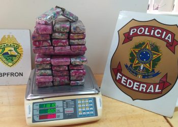 Policiais apreendem embarcação transportando entorpecentes no Rio Paraná.