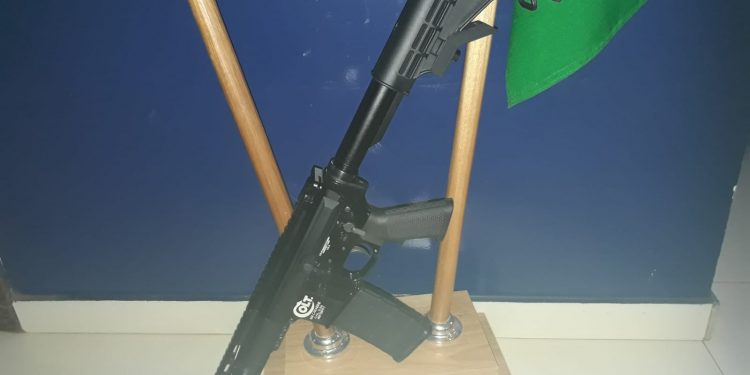 Polícia Rodoviária Federal apreende arma longa desmontada em bolsa de mão