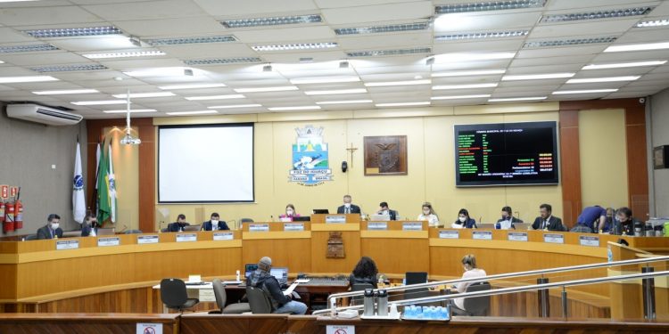 Vereadores discutem atualização de zoneamento, incentivo de emprego e renda em Foz